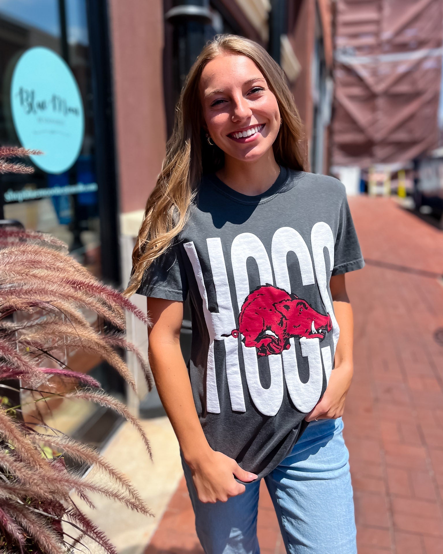 Hogs Puff T-Shirt - Shopbluemoonbentonville