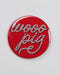 Red button badge with 'wooo pig' text on a white background